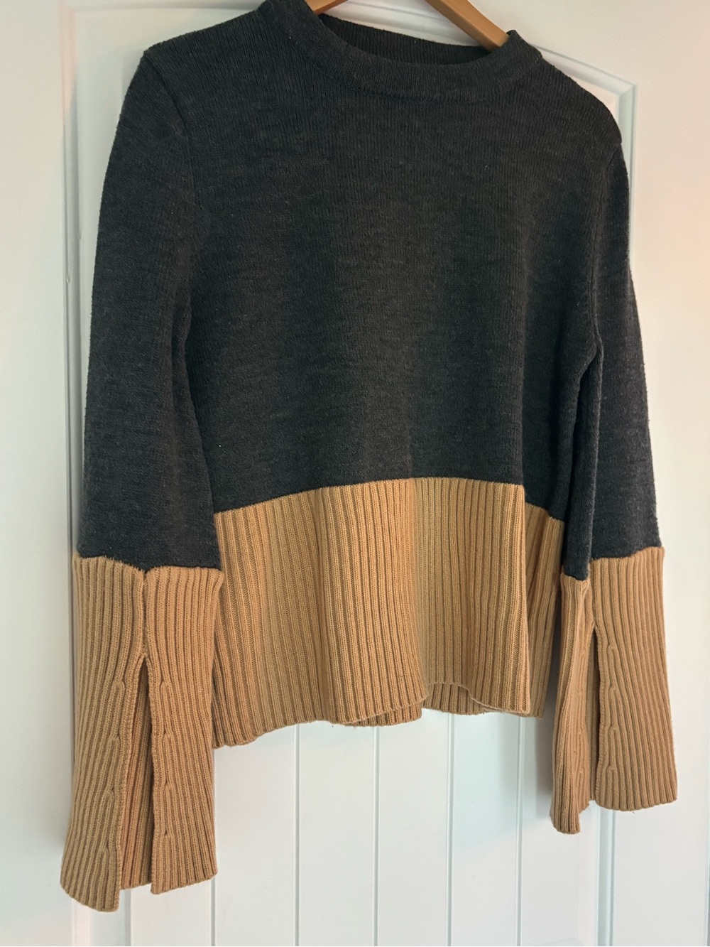 Promesa Sweater | Dark Gray and Camel | Slit Bell Cuffs | Size M/L